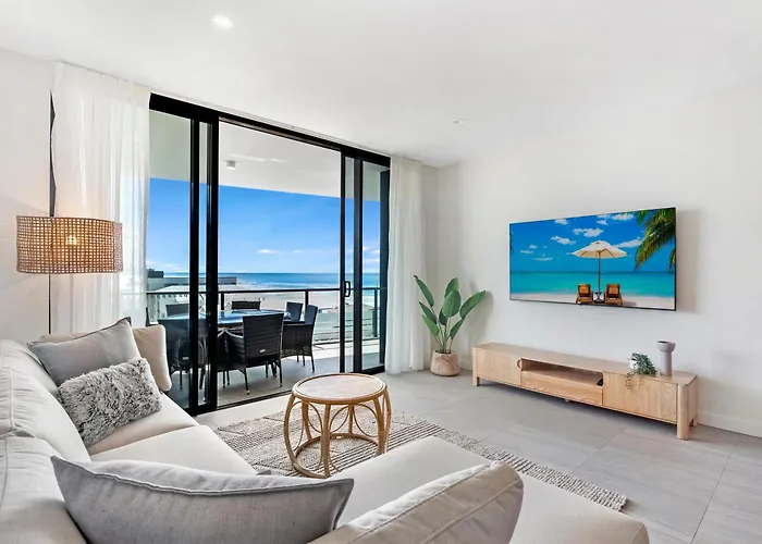 2Br Luxury Central Palm Beach Apartment