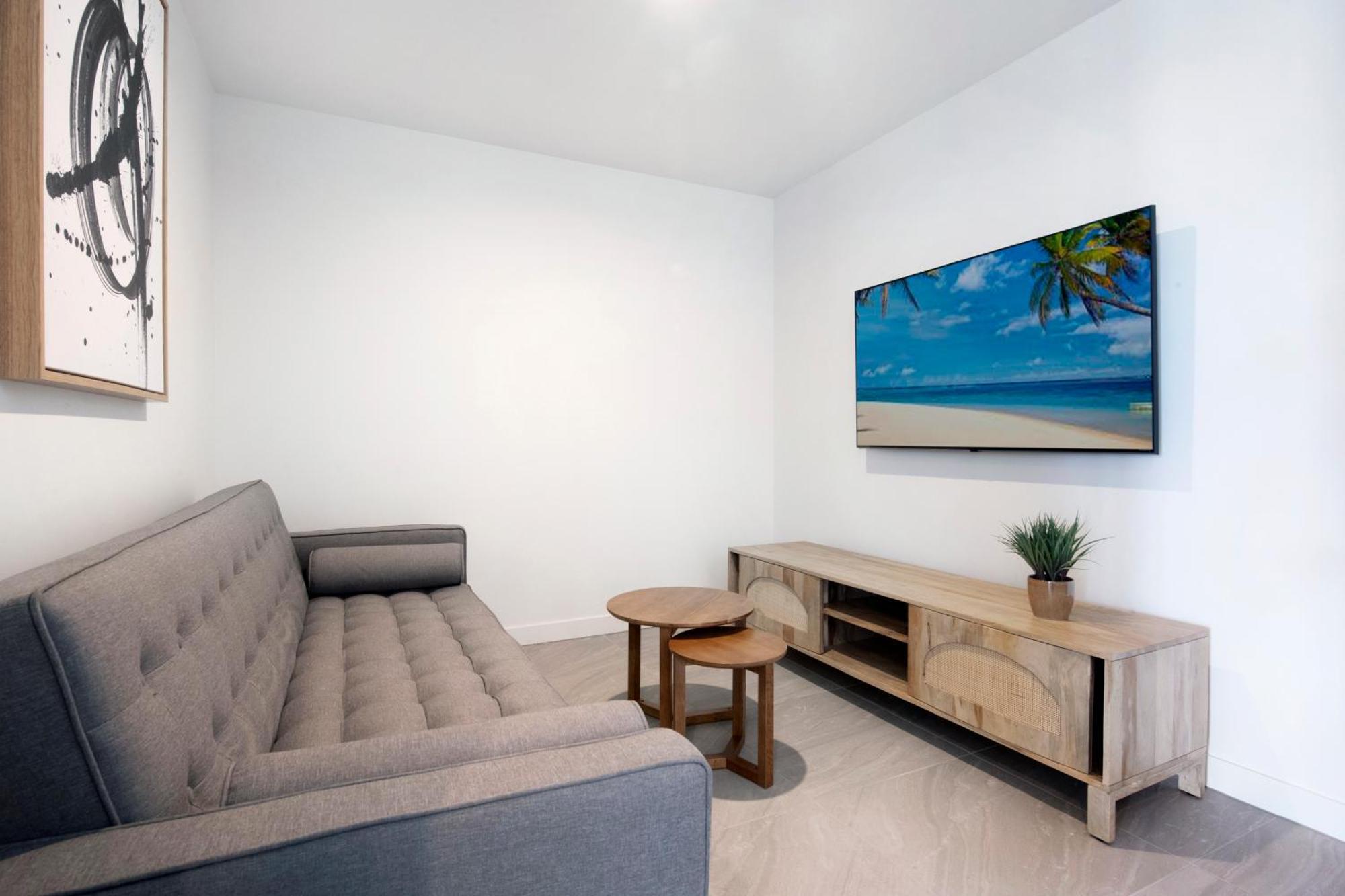 2br Luxury Palm Apartment Gold Coast