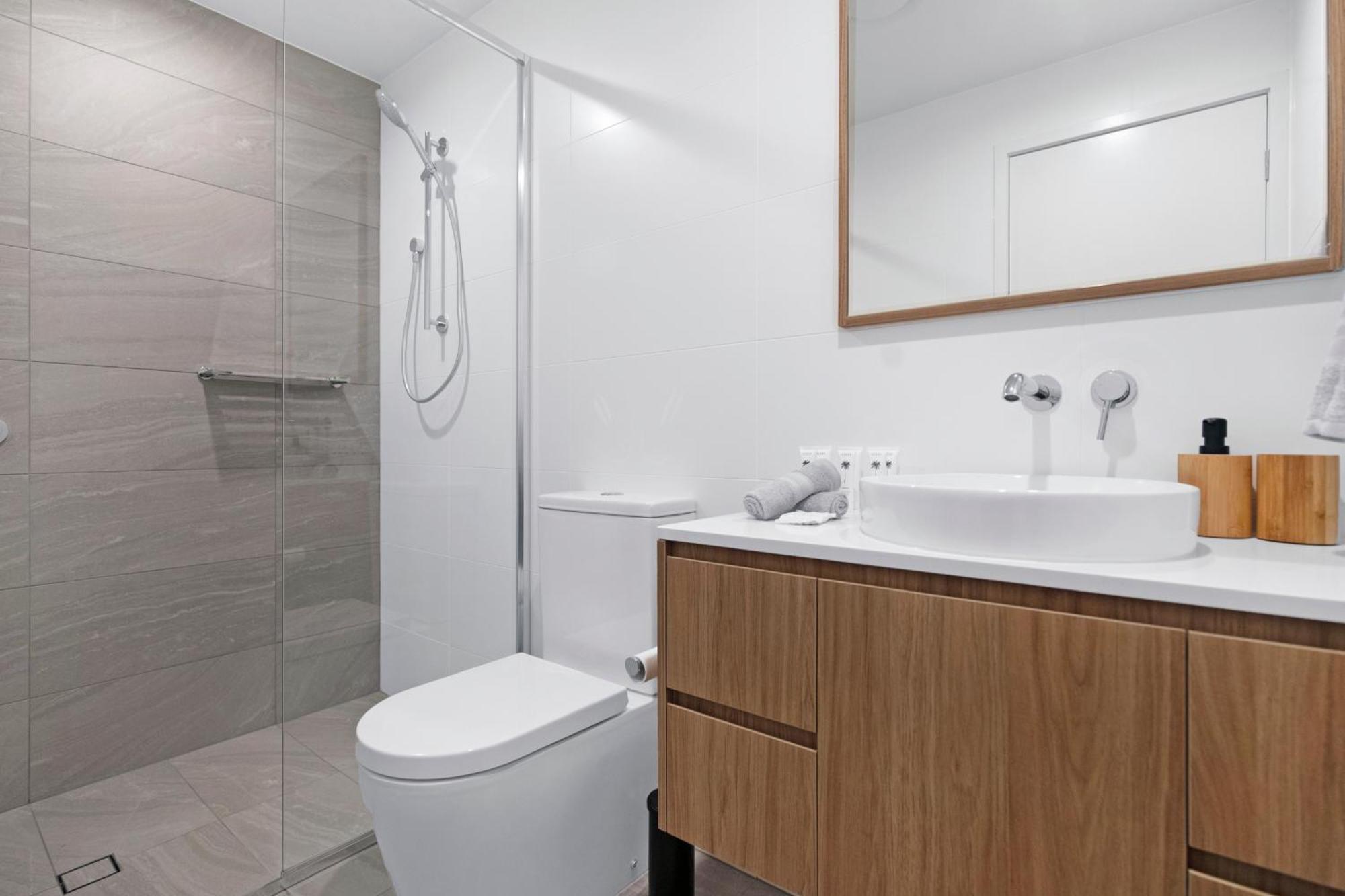 2br Luxury Palm Apartment Gold Coast